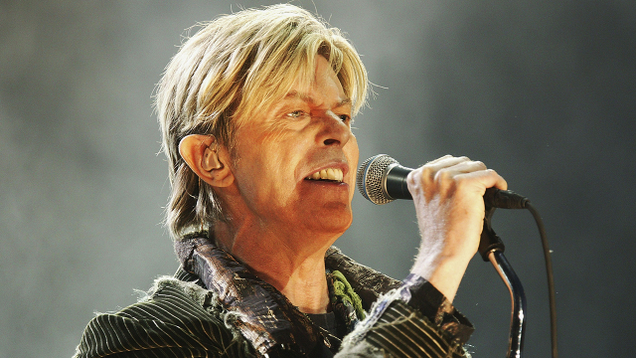 Illustration for article titled 7 David Bowie Pics That Are So Impossibly Cool They Need To Be Offset With Tax Forms